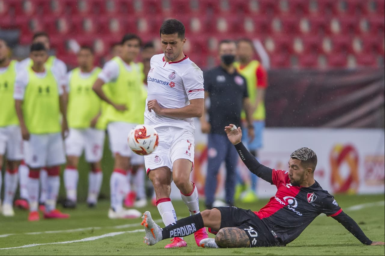 Alexis Canelo se encarga de cobrar desde los once pasos para marcar y adelantar a los Diablos.