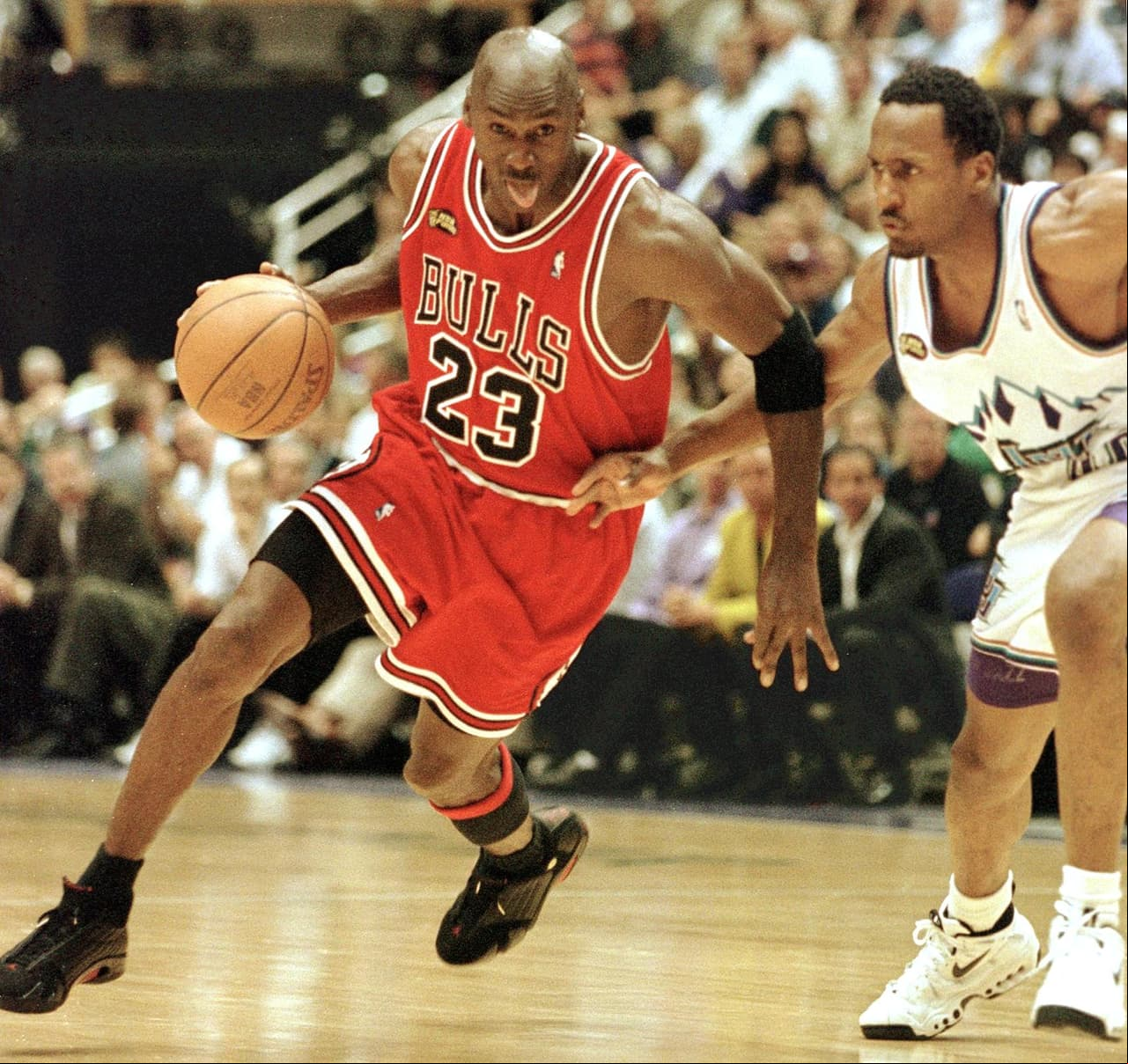 Han sido varios los deportistas que han rechazado la invitación a la Casa Blanca es el ícono del baloncesto Michael Jordan, quien no visitó al presidente George Bush, padre, porque tenía un asunto más importante: jugar golf.