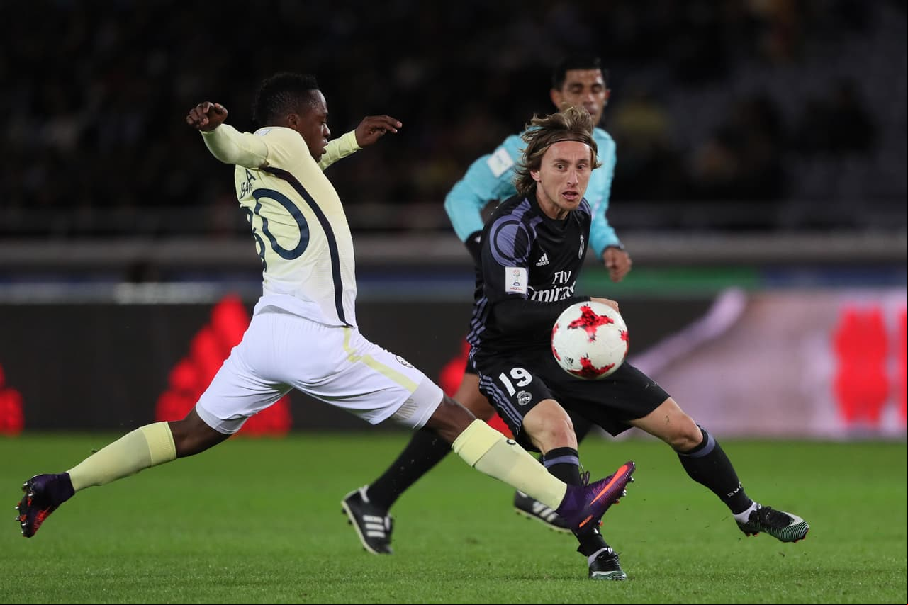 Tras el pequeño susto, el Real Madrid comenzaría a tomar el dominio del balón y también a llegar en el arco del América.
