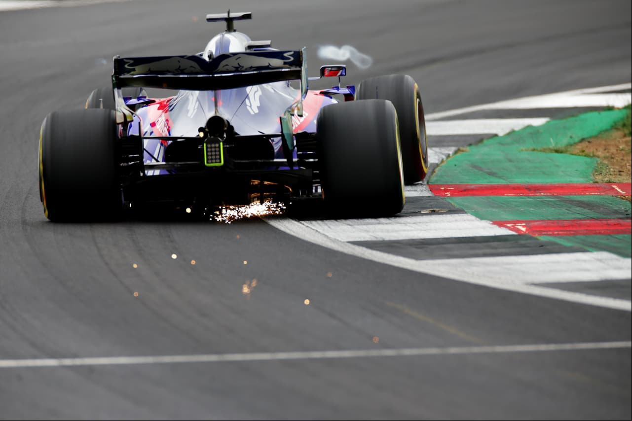 Los autos de Mercedes volvieron a marcar los puntos altos este sábado en la clasificación del Gran Premio de Gran Bretaña en donde Valtteri Bottas log´ro el primer lugae y Lewis Hamilton el segundo. En tercera posición saldrá Charles Leclerc, mientras que Sergio Pérez no pasó de la Q2 y saldrá en la casilla 15.
