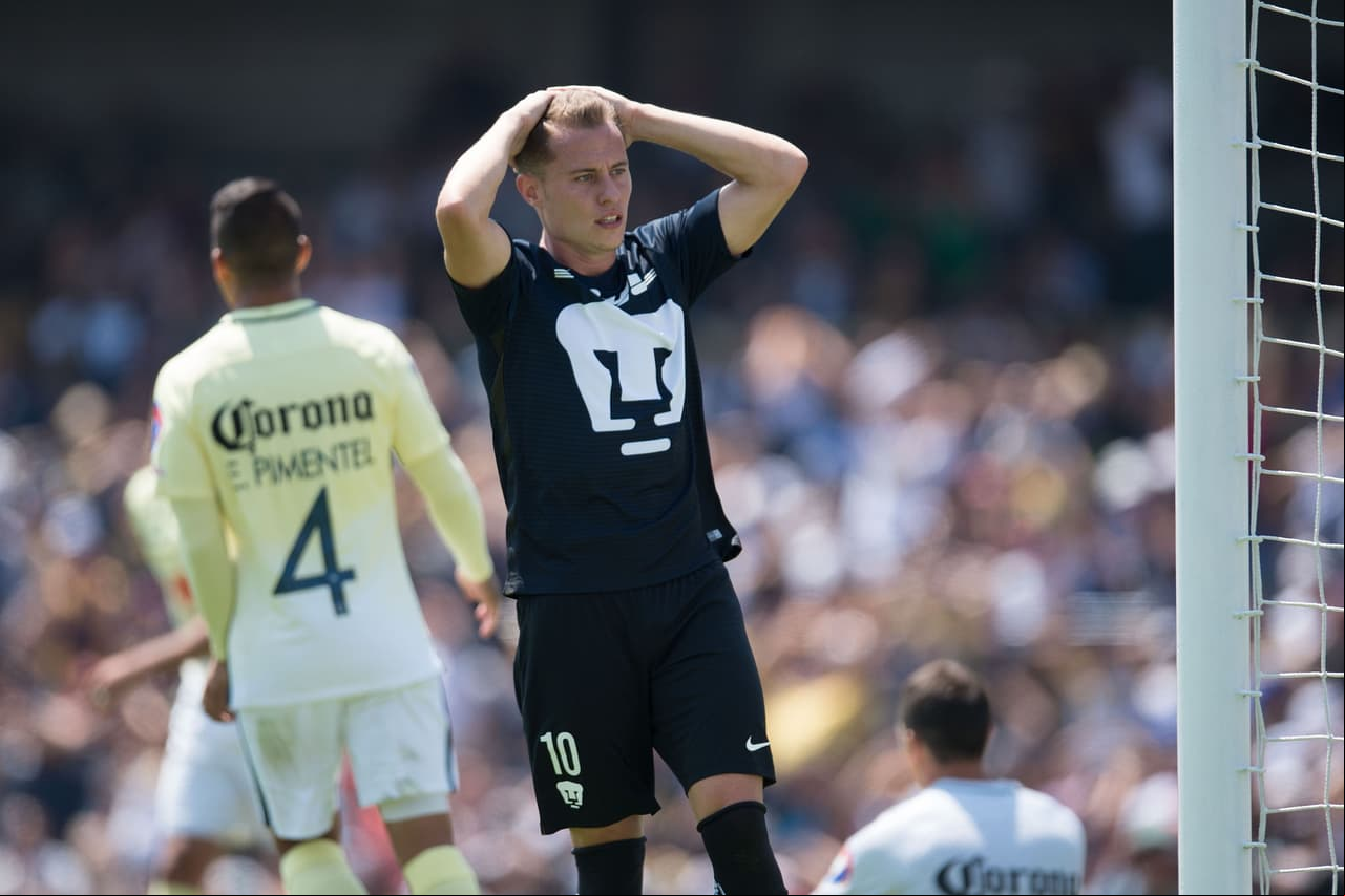 Abraham González fue cortado de Pumas y en el Cruz Azul ya lo ven como reemplazo de Gabriel Peñalba, quien no cumplió las expectativas.