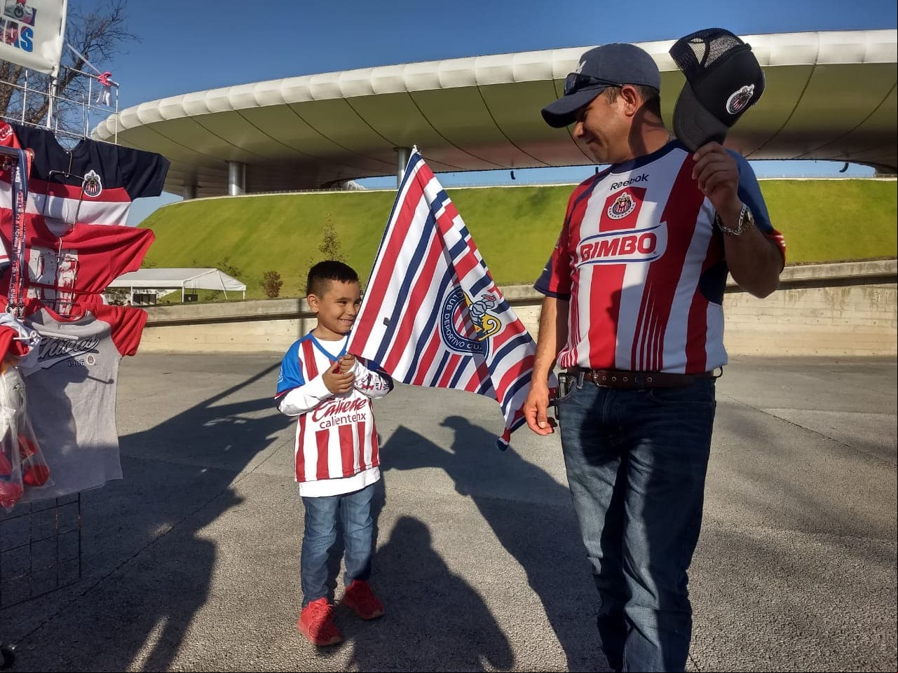 El 11 de enero volvió la actividad para Chivas en el Clausura 2020. En las afueras del inmueble se preparó carnita asada, banderas y mucho apoyo por parte de los aficionados del Rebaño Sagrado y los Bravos de Juárez.