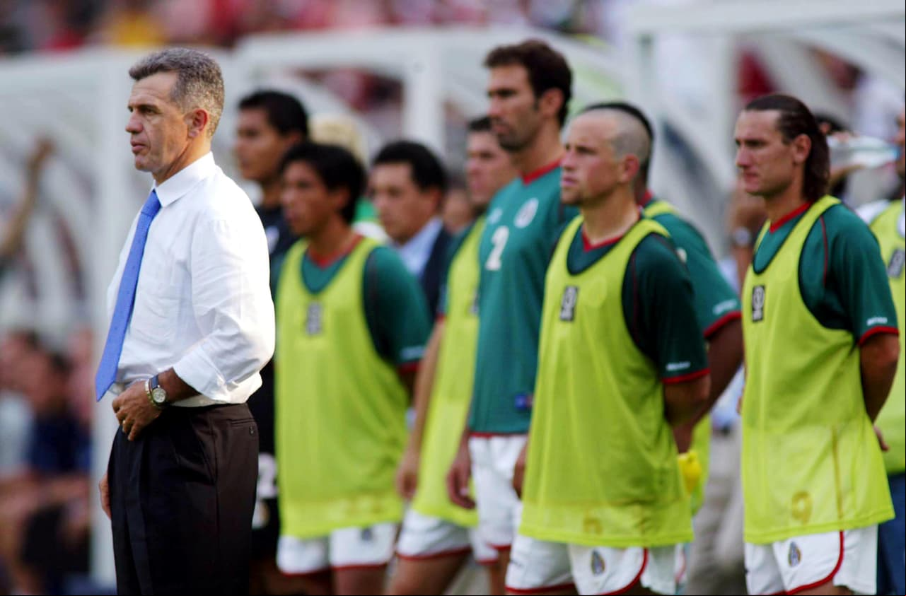 1 Algo que Aguirre hubiera hecho diferente en el Tri: el Mundial de Japón, escuchar más a Memo, la patada al jugador panameño, algún enfado innecesario con un árbitro y la mala actitud con la prensa.