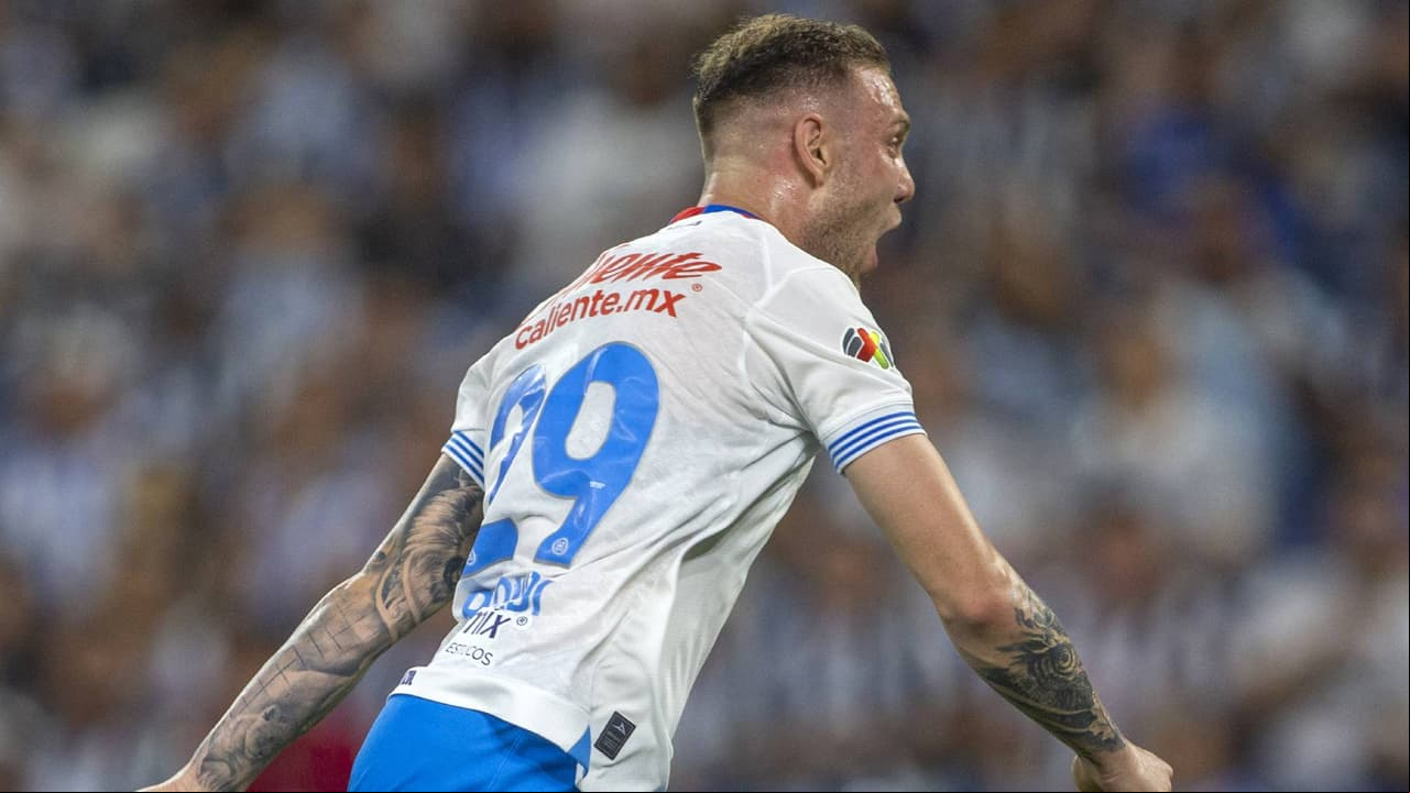 Carlos Rotondi renueva con Cruz Azul hasta 2028.