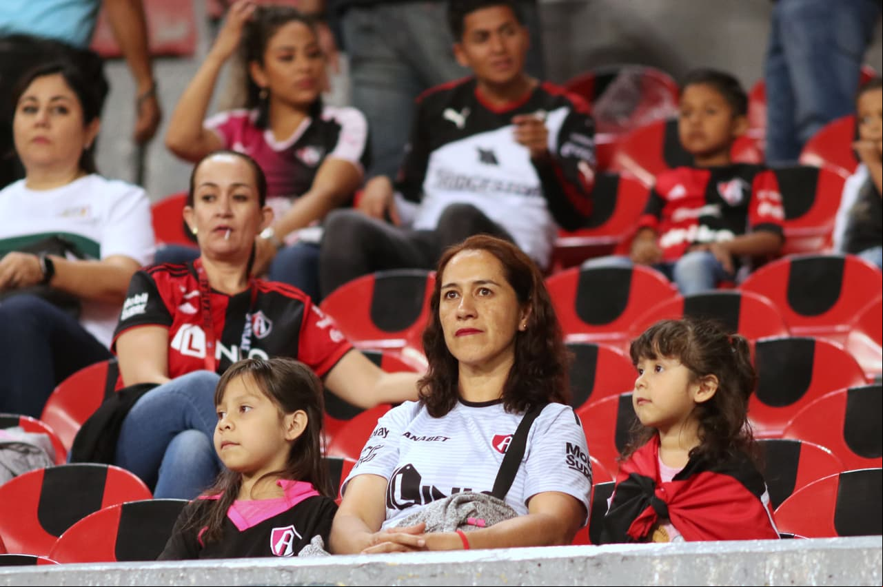 Los fanáticos de Atlas y Cruz Azul en la antesala del encuentro por la Jornada 10 del 
<a href="https://tudn.sitiodesbloquea.com/_next/image?url=https://st1.uvnimg.com/9a/ef/0031391e4f1dba474a31e0e0b2c2/imago-791525.jpg&w=1280&q=75 1280w