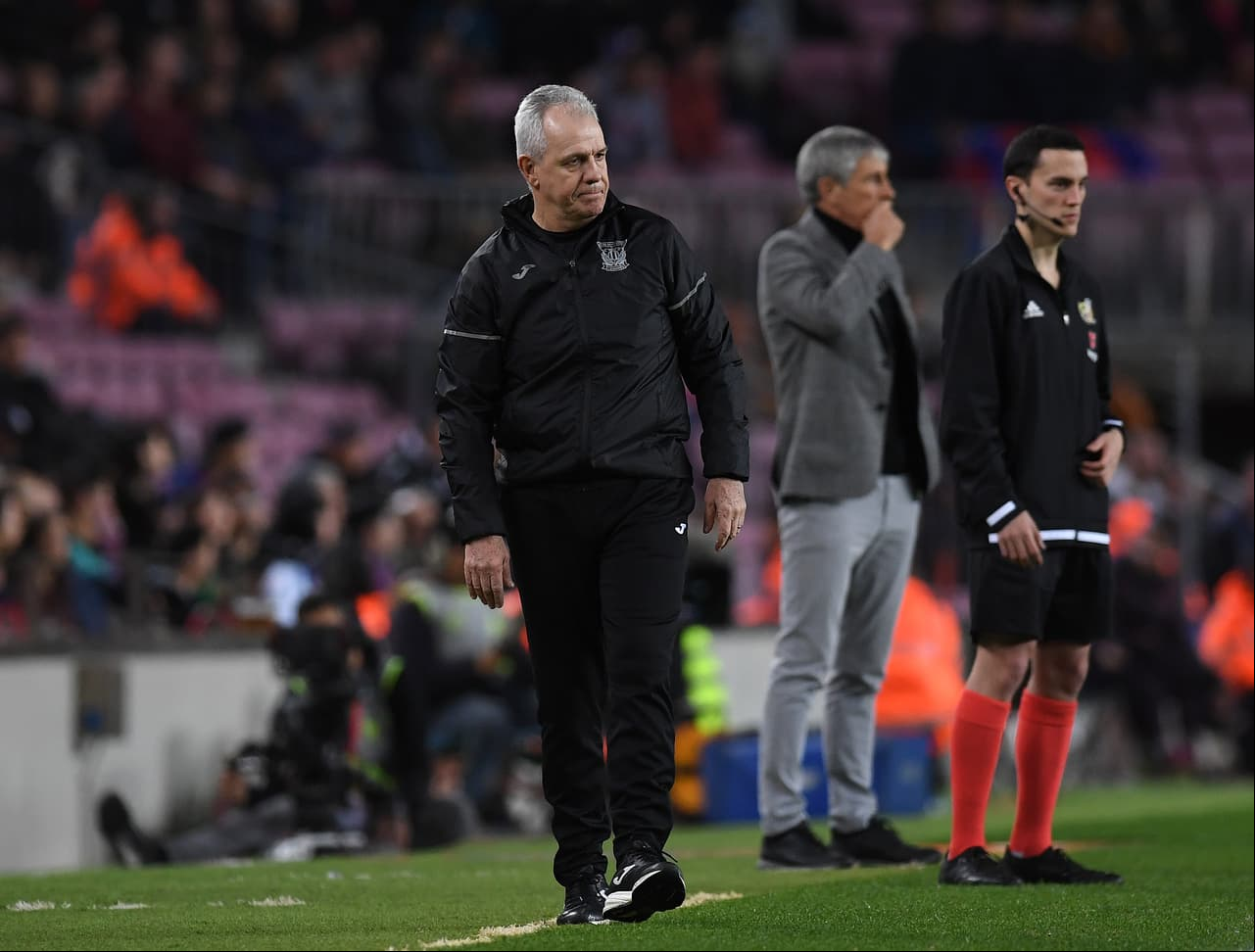 De acuerdo a un programa español, Javier Aguirre habría comunicado que daría un paso al costado del Leganés una vez que finalice la temporada 2019-2020 de LaLiga. Sin embargo, esta sería la primera ocasión que no lograría salvar a un equipo del descenso. Actualmente, su equipo es penúltimo y le restan nueve puntos en disputa, pero requieren diversas combinaciones de resultados, entre ellas, que el Eibar (con 12 puntos posibles) no sume seis unidades, porque eso automáticamente los descendería.