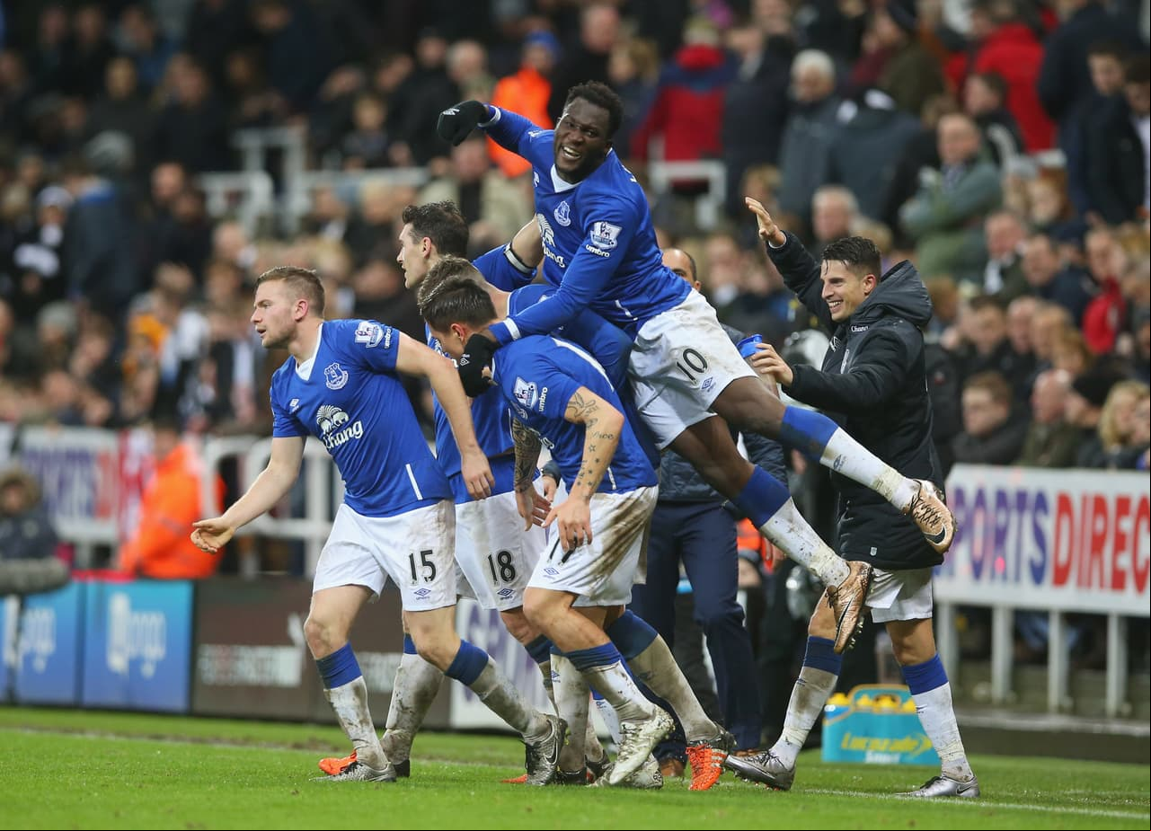 La jornada 18, penúltima de la primera vuelta también dejó otros resultados como el empate sin goles de Bournemouth y el Crystal Palace. La igualada del Aston Villa con el West Ham. Y el triunfo del Swansea sobre el West Bromwich. Finalmente el Everton venció por la mínima al Newcastle con un gol de último minuto.