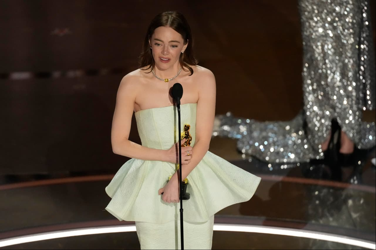 Cillian Murphy, por 'Oppenheimer', y Emma Stone, por 'Poor Things', ganan el Oscar a mejores actores