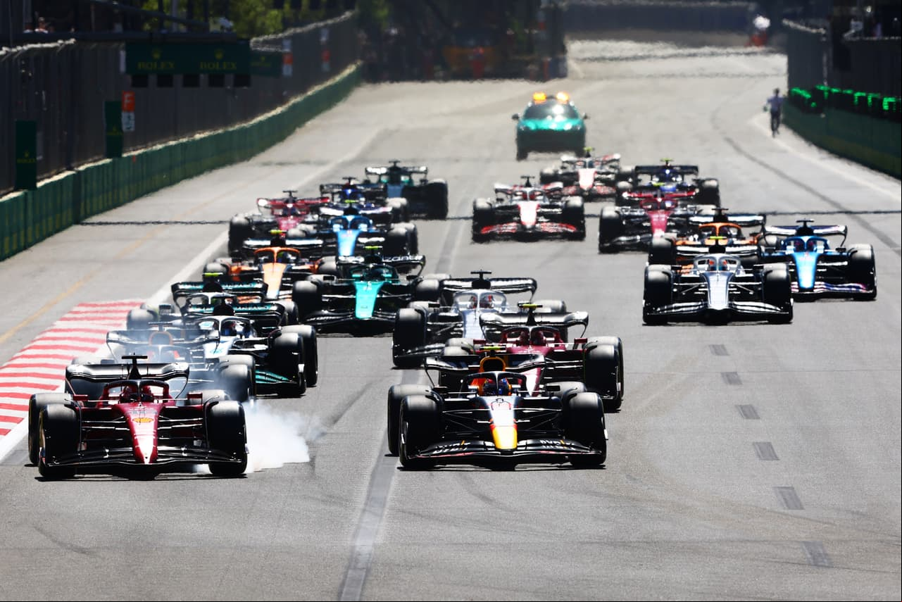 Red Bull hace 1-2 con el mexicano Sergio Pérez que sumó su quinto podio en la temporada al quedar segundo en Bakú; Verstappen gana el GP de Azerbaiyán y autos de Ferrari abandonan carrera.