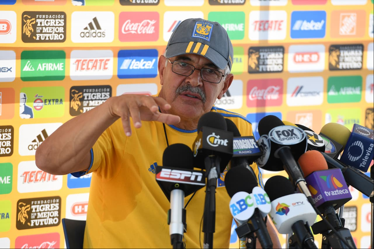 Ricardo Ferretti no ve mal que el Tri deje el Estadio Azteca
