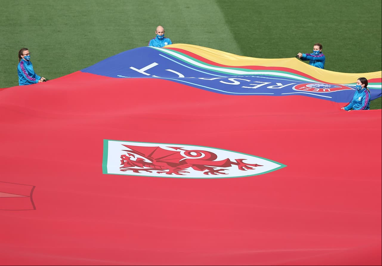 Italia derrota por la mínima a la selección de Gales en la última jornada del Grupo A en la Euro 2020. El único tanto del encuentro fue por parte de Matteo Pessina al minuto 39, lo que hace que la escuadra 'Azzurra' sea el primero de grupo y cumplan 1,000 minutos sin haber perdido un encuentro.