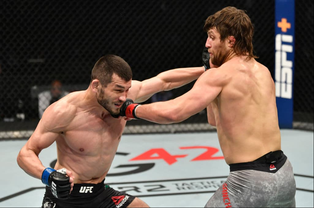 En combate de peso mediano, Sánchez cayó ante Muradov por TKO.