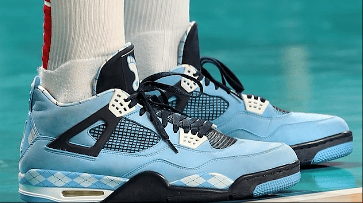 Uno de los jugadores que mejor gusto tuvo fue el alero de los Houston Rockets, PJ Tucker, quien aquí usa unos Air Jordan Retro 4 “UNC”, con los colores de la Universidad de North Carolina.