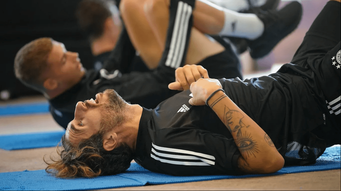 El equipo de Hansi Flick tiene una sesión de activación previa a semifinales contra el Olympique de Lyon.