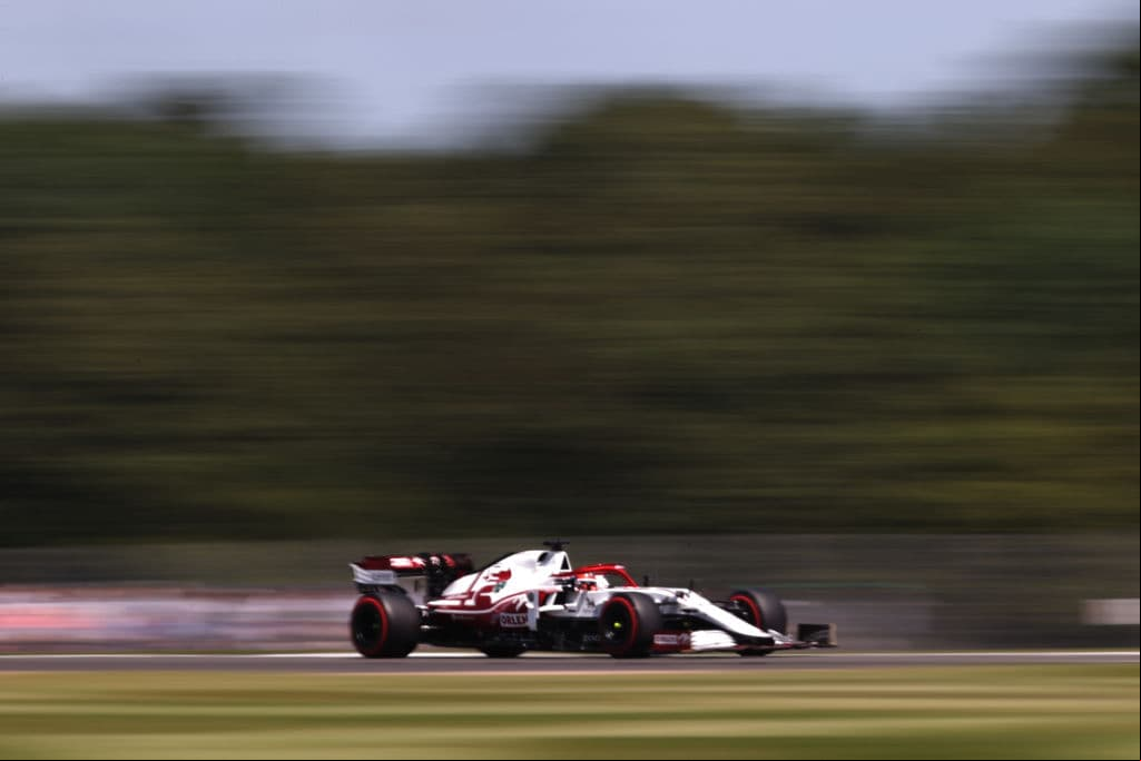 Sergio Pérez saldrá desde la posición número 20 del Gran Premio de Gran Bretaña de Fórmula 1 luego de que su automovil fuera retirado en la última vuelta de la Carrera Sprint tras un trompo que pudo terminar en accidente. La carrera sprint fue conquistada por su compañero equipo en Red Bull, Max Verstappen.