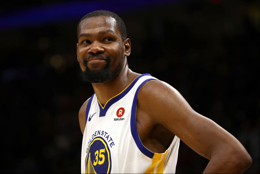 <b>6) Kevin Durant (Golden State Warriors)</b>. En 2018-19 pasaría de anotar 26.4 a 27.0 puntos por juego, y aunque presentaría un declive en asistencias y rebotes, no puedes dejar pasar a KD, punto.