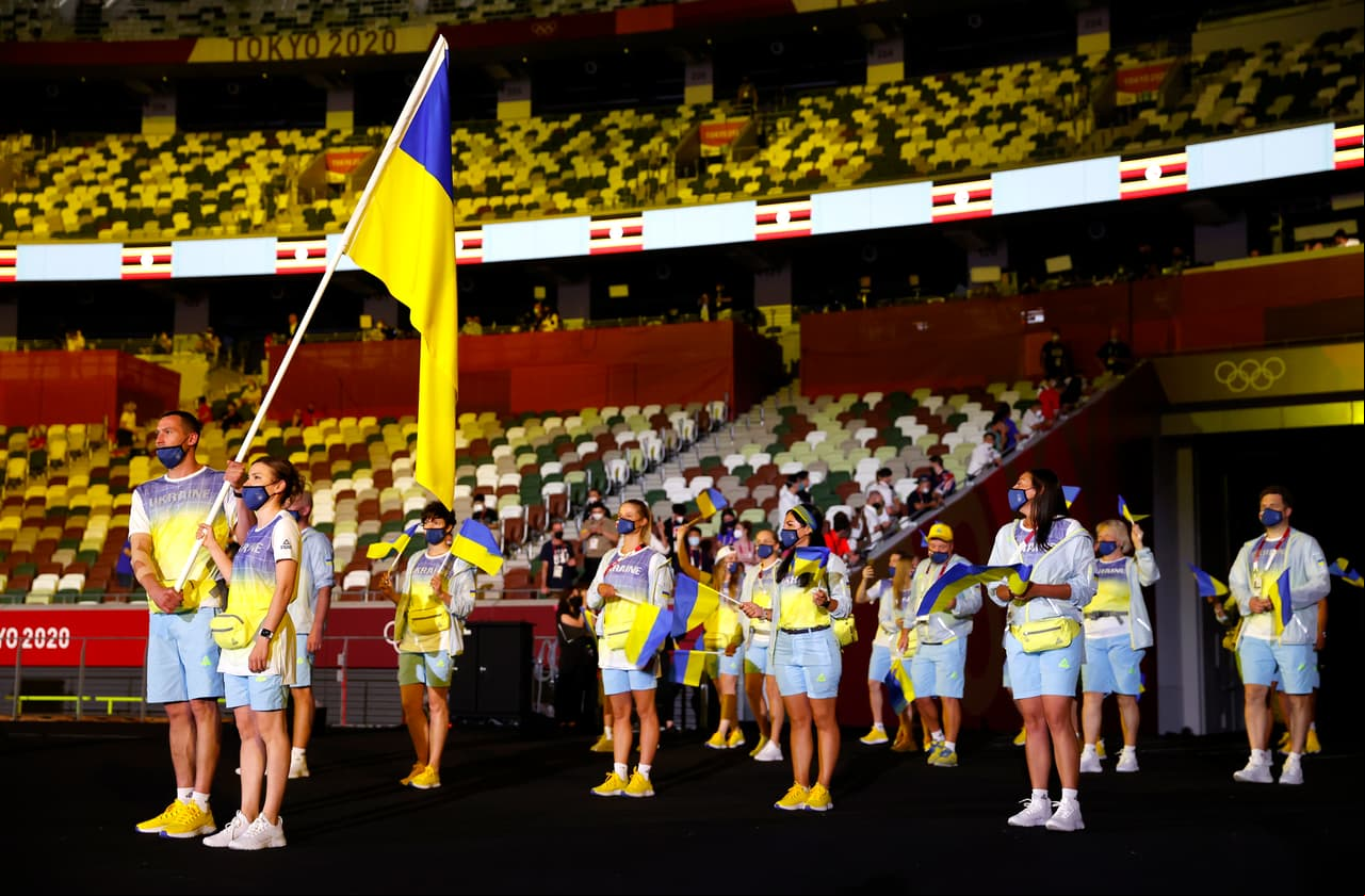 Ucrania también se hizo presente en la ceremonia inaugural con su colorido y los grandes deportistas que siempre han contribuido al olimpismo.