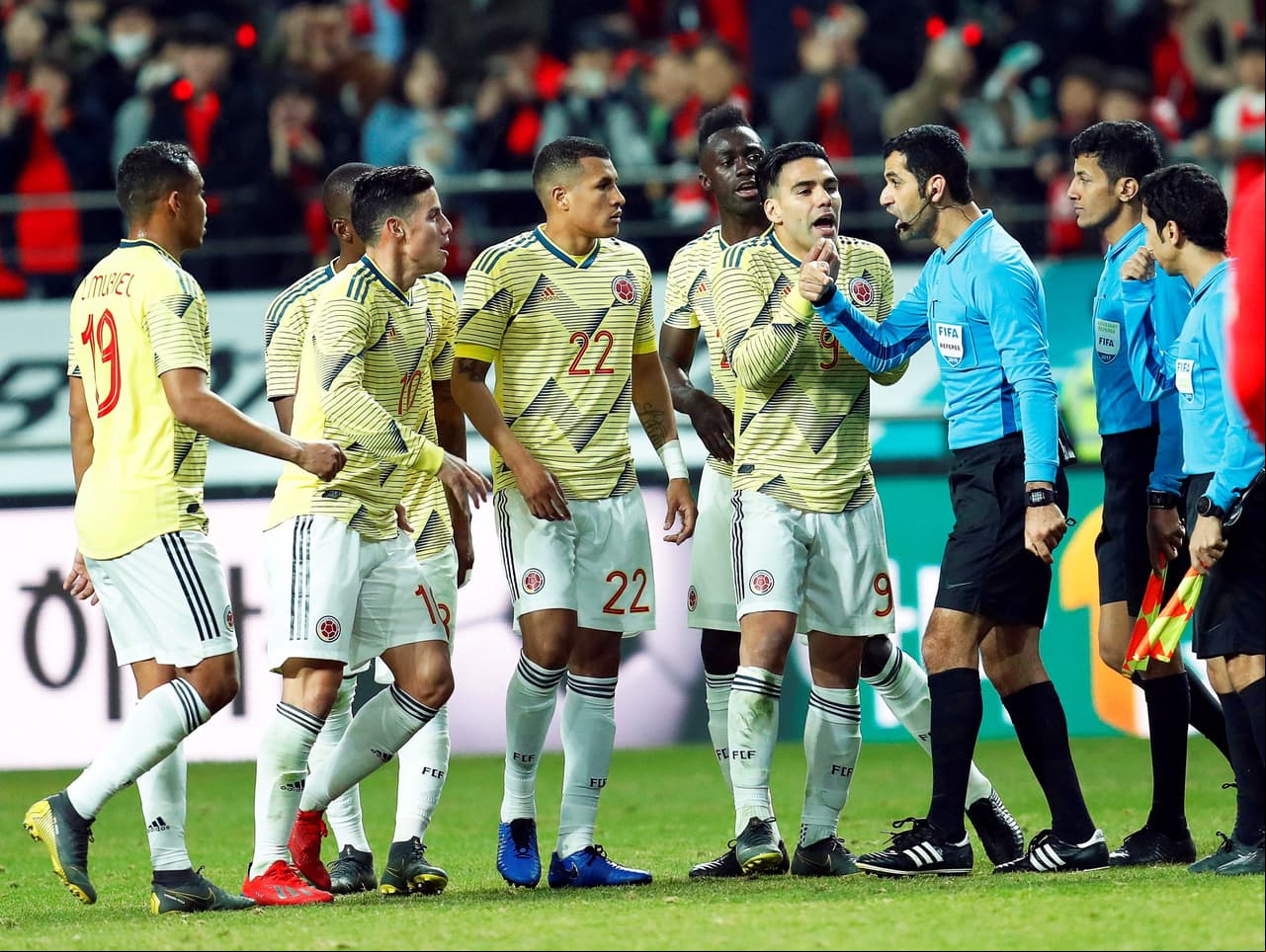 De hecho, en las últimas jugadas el Tigre marcó pero fue invalidado por fuera de juego de James. El juego acabó con triunfo para Corea.