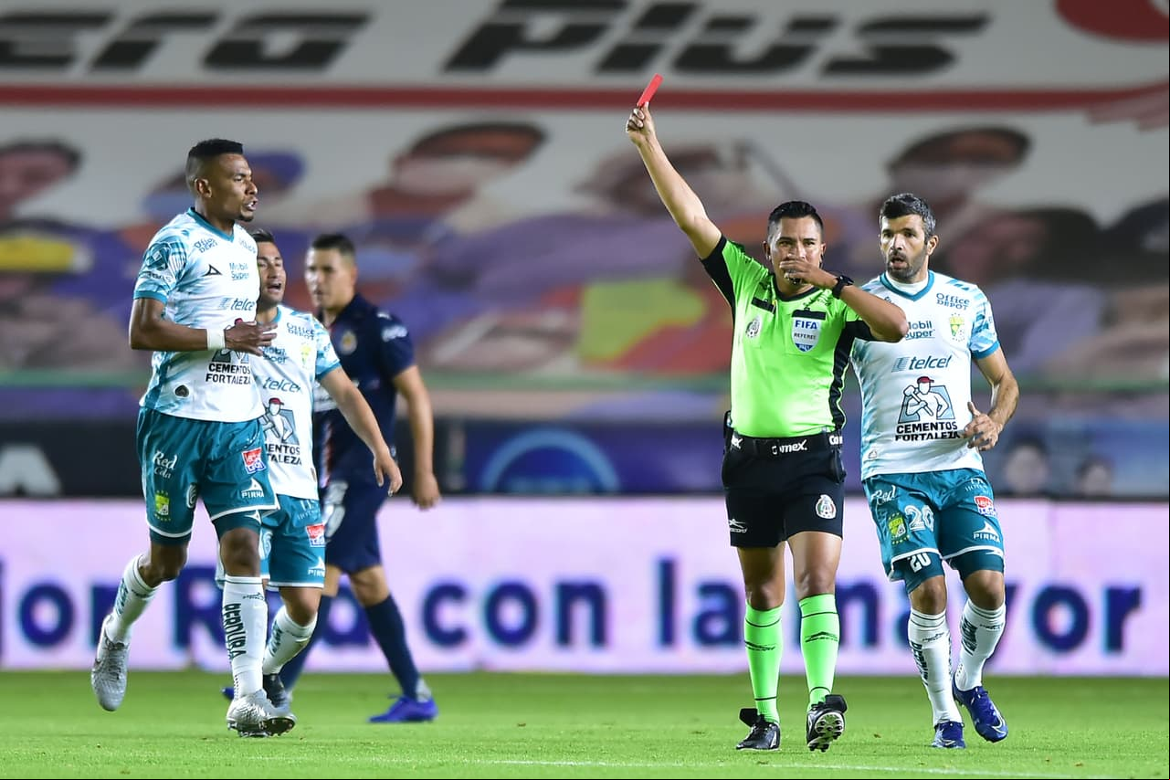Con goles de Jesús Sánchez, José Macías y Alejandro Mayorga, Chivas vence 1-3 a León de visita y se adueña de los puntos. Chivas avanza hasta la posición número 11 y León se queda en el sótano con la quinceava plaza con cuatro unidades.