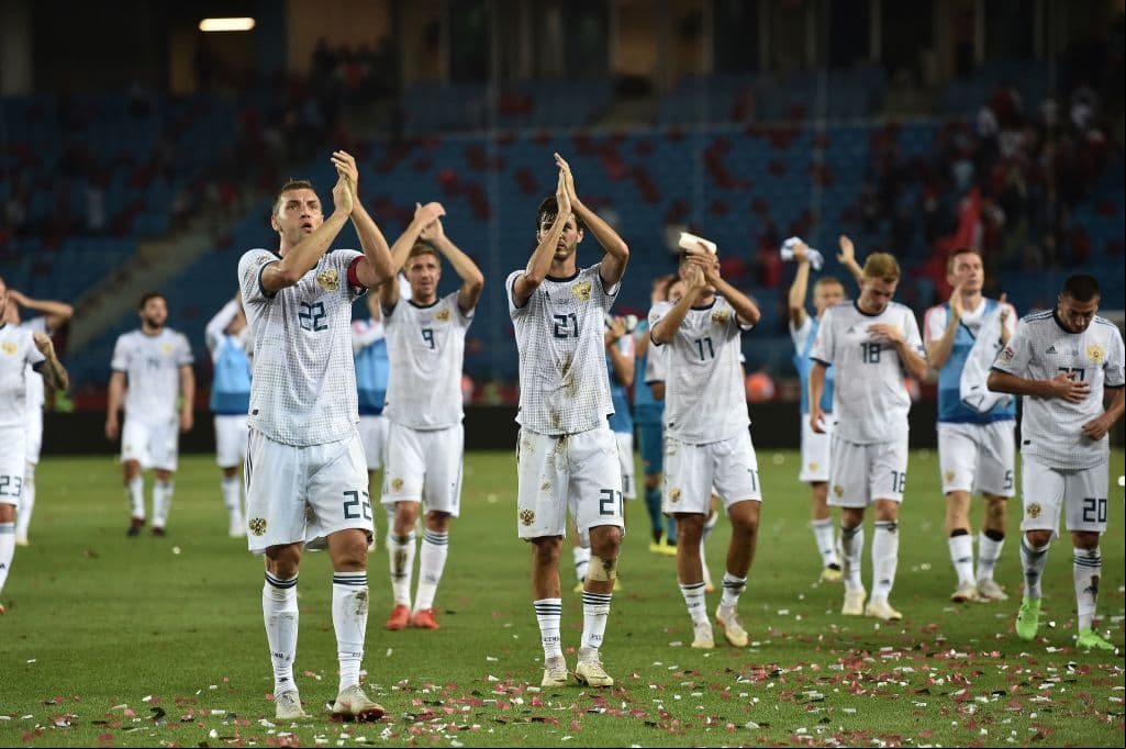 Liga B | Grupo 3: Rusia, Serbia, Turquía y Hungría | Grupo 4: Gales, Finlandia, República de Irlanda y Bulgaria.