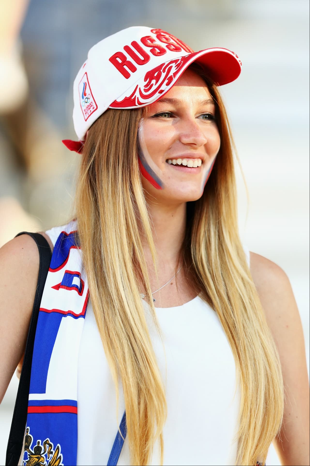 Ellas también gustan de la pasión futbolera. Mira las bellezas que disfrutaron la Eurocopa 2016 en Francia.