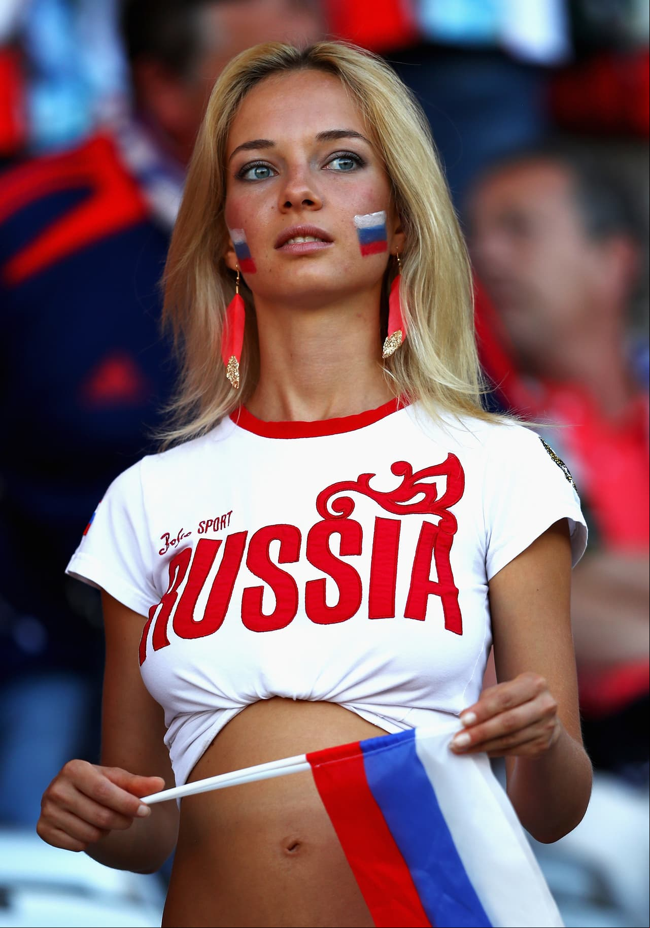 Ellas también gustan de la pasión futbolera. Mira las bellezas que disfrutaron la Eurocopa 2016 en Francia.