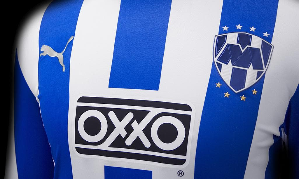 Rayados de Monterrey presentó una edición especial retro de cuello redondo y manga, limitada en piezas pues sólo salieron 2019 a la venta.