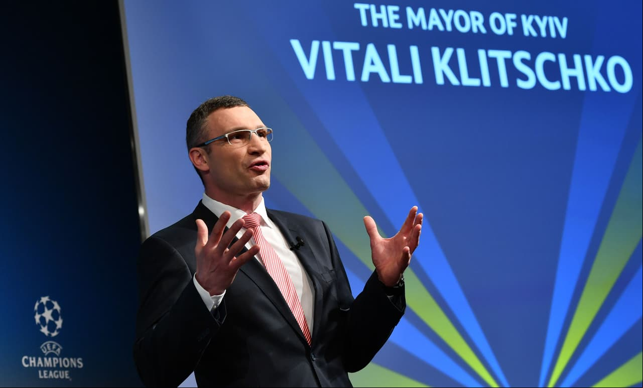 Vitali Klitschko, alcalde de Kiev, entregó unas palabras e invitó a los aficionados a disfrutar su ciudad, sean cuales sean los finalistas.