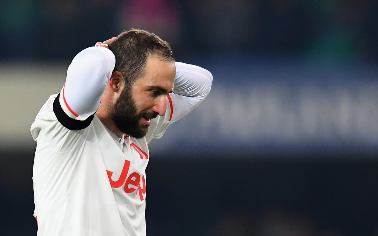 Higuaín buscaba salir de Italia en jet privado