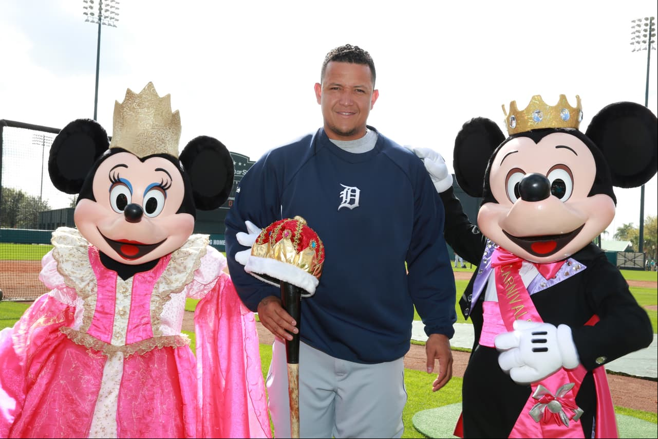 No fue sino hasta que en 2012 el venezolano Miguel Cabrera consiguiera la triple corona del bateo con los Detroit Tigers. Primer latino en la historia con este hito.