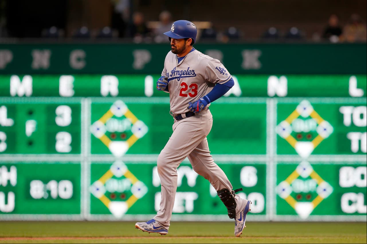 Con Don Mattingly como piloto, en LA, Adrián pareció encajar bien y acalló a su críticos, en 2013 bateó 22 cuadrangulares, empujó una centena de carreras y bateó para 293, con 171 indiscutibles.