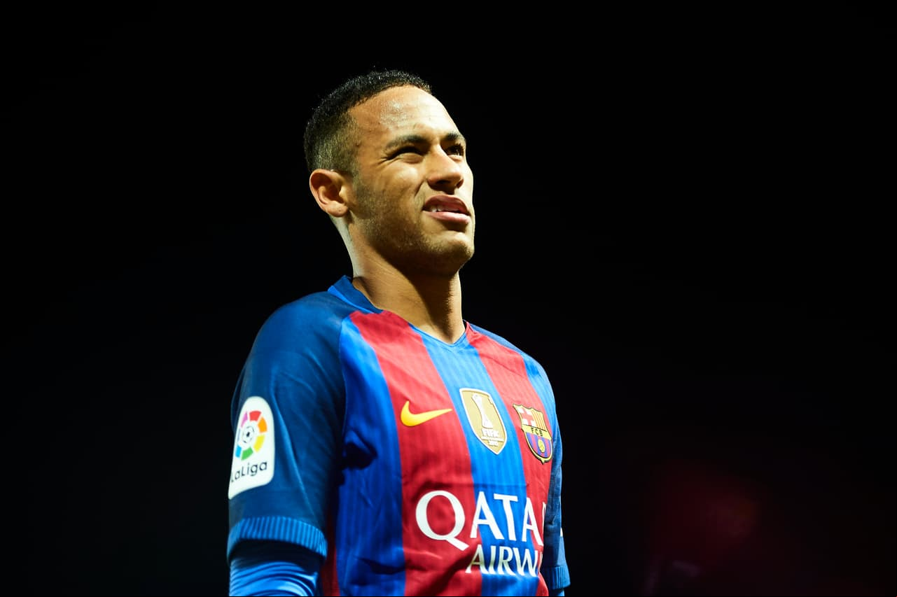 Un juez de la Audiencia Nacional española propuso que sean juzgados por delitos relacionados con el fichaje de Neymar
<b> </b>por el 
<a href="http://www.univision.com/deportes/futbol/barcelona">FC Barcelona </a>el propio jugador, sus padres, el presidente de la entidad, Josep Maria Bartomeu, su antecesor, Sandro Rosell, el club español y el Santos brasileño.