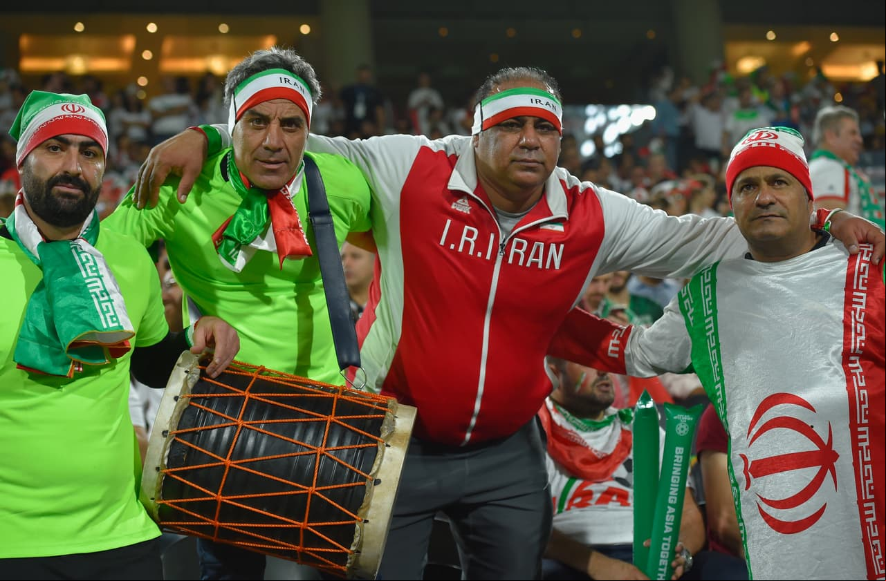 Color, fiesta y alegría en las tribunas con los fanáticos de la Copa de Naciones Asiáticas