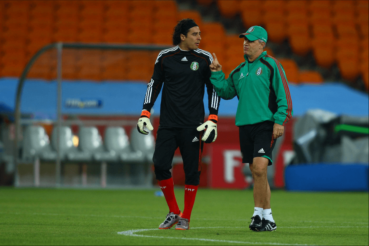 Del 2009 al 2010 regresa como entrenador de la Selección Mexicana con el objetivo de llevar a México al Mundial del 2010. Lograron llegaron a octavos de final tras la derrota contra Argentina 3-1. Aguirre renunció tres días después de la eliminación del equipo.