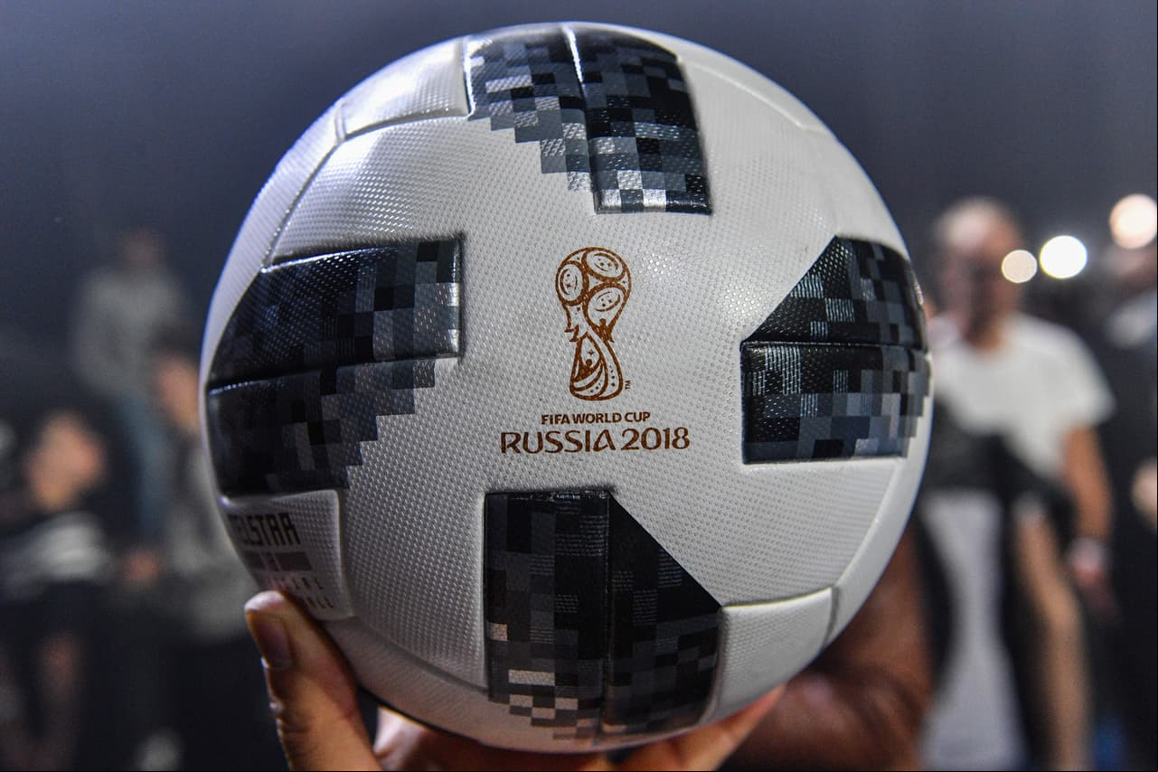 El Telstar estará marcado con el logo del Mundial de Rusia 2018 en letras doradas, así como con su nombre y el de Adidas.