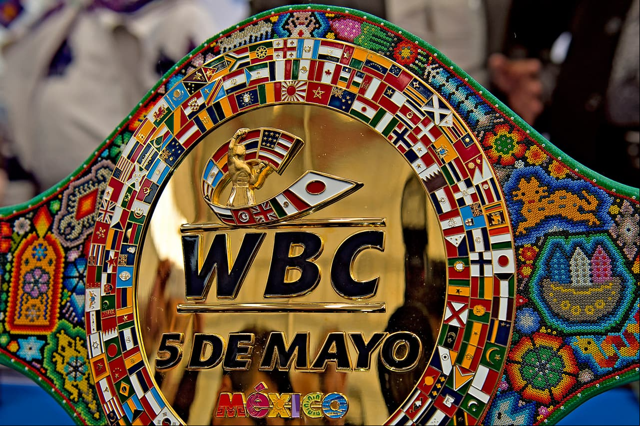 Photo during the presentation of the belt Huichol - President Adolfo Lopez Mateos to be given to the winner of the May 6 fight, between Saul Alvarez and Julio Cesar Chavez Jr, in the Interjet Maintenance Center, Miguel Aleman. Foto durante la presentacion del cinturon Huichol -Presidente Adolfo Lopez Mateos que se entregara al ganador de la pelea del 6 de mayo, entre Saul Alvarez y Julio Cesar Chavez Jr, en el Centro de Mantenimiento Interjet, Miguel Aleman, en la foto: Detalle de Cinturon Huichol 24/04/2017/MEXSPORT/Osvaldo Aguilar.