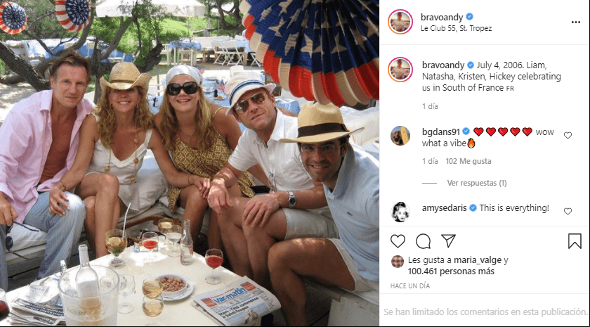 Andy Cohen pasó un rato con amigos y buena comida.