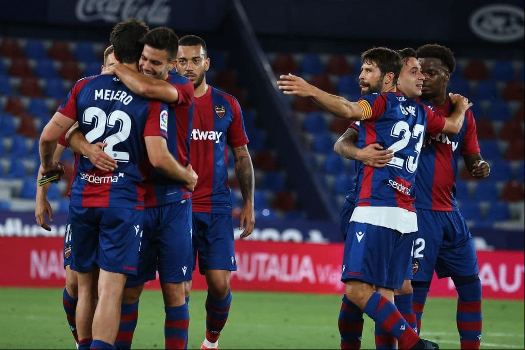 Con el empate 3-3 del Barcelona frente al Levante, parece que los catalanes no quieren ganar La LIga y le dan oportunidad al Real Madrid y al Atlético de Madrid de separarse a en la tabla.