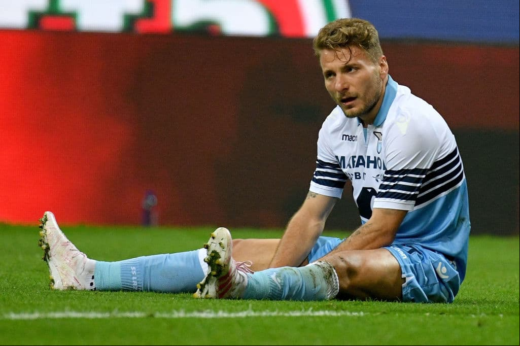 El delantero italiano Ciro Immobile se lamenta luego de una ocasión desperdiciada para el equipo de Roma.