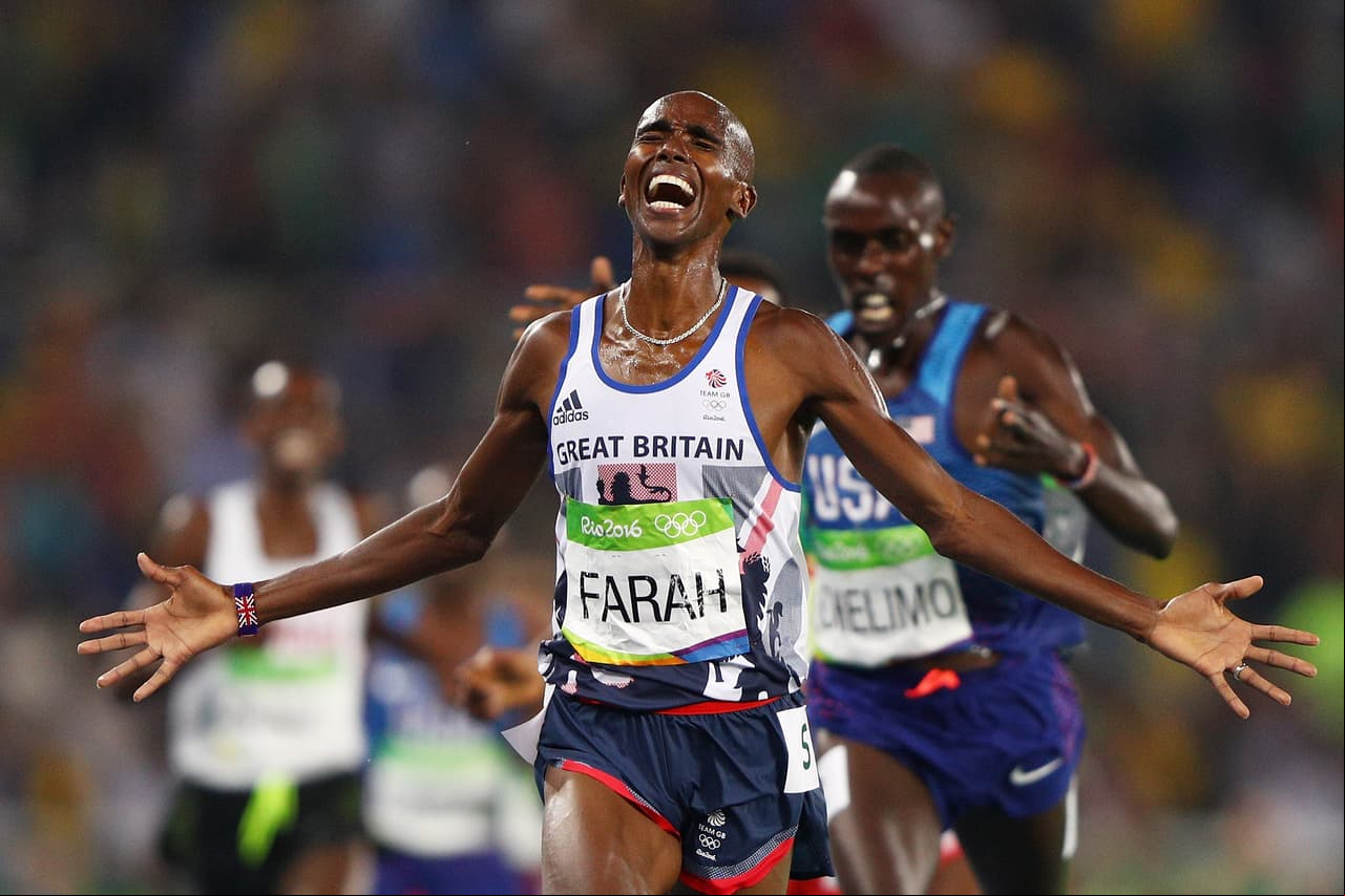 Mohamed Farah obtuvo el oro en la final de los 5000 metros masculinos en los Juegos Olípcos de Río-2016 y su emoción resultó más que evidente.