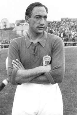 <b>Isidro Lángara</b>: El español anotó 27 goles en su primer temporada, 38 en la segunda y un año después 40. En las temporadas 1943-1944 y 1945-1946 se coronó como campeón de goleo. Además obtuvo un título de Liga y otro de Copa con el Real Club España en las temporadas 1944 y1945.