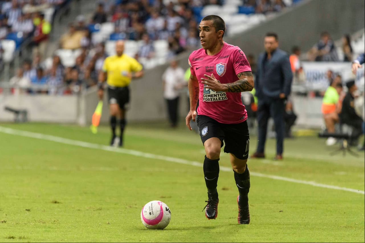 Gallos Blancos de Querétaro peleará con todo para quedarse en Primera División y el chileno Edson Puch deja Pachuca y jugará en su tercer club en Liga MX.