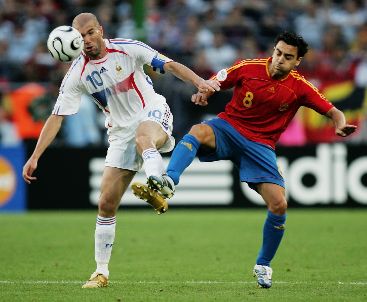 El rival que más le costó: “Muchos. No soy de marcar mucho pero competir con Zidane, Scholes o Beckham que no perdía muchos balones. Fue difícil, eran los mejores de su época”.