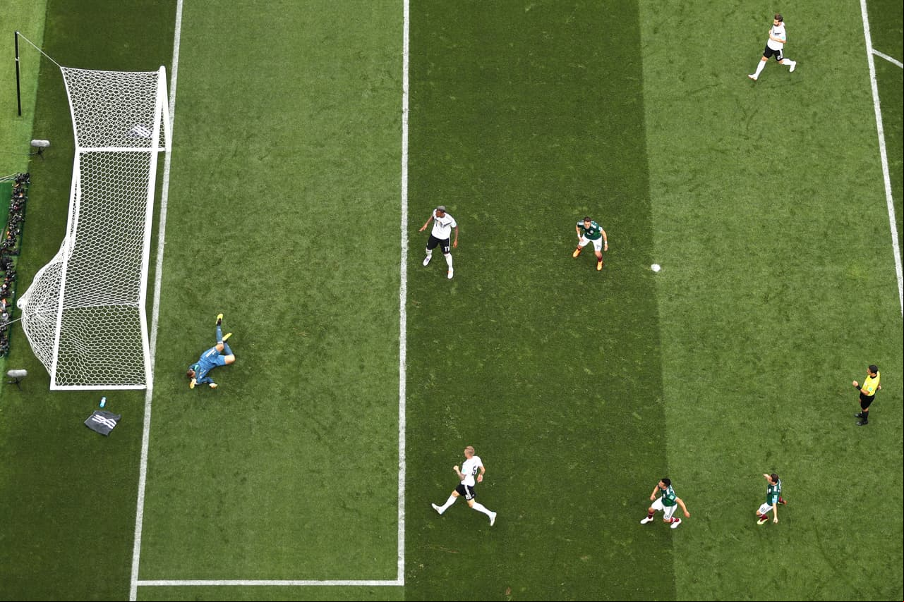 El balón entró ante la impotencia de Manuel Neuer, el poderoso arquero campeón mundial en 2014.