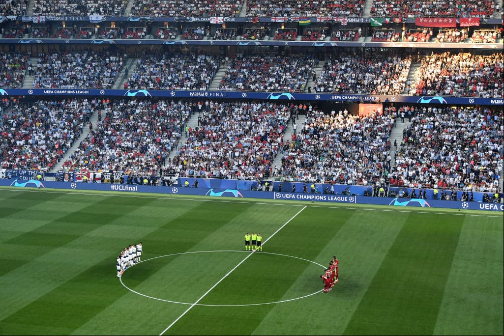 Antes del partido hubo un minuto de silencio en homenaje al exfutbolista español José Antonio Reyes, fallecido este sábado en un accidente de tránsito.