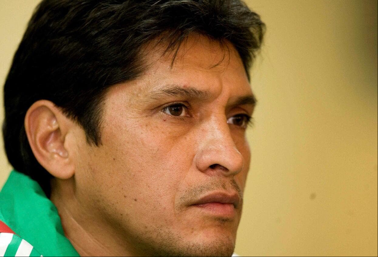 <b>José Luis Gonzáles China (Veracruz</b>): Aún sin anuncio oficial, todo apunta a que será el técnico interino de los jarochos pero la situación con los del puerto es agravante y el responsable en el banquillo estaría tambaleándose.