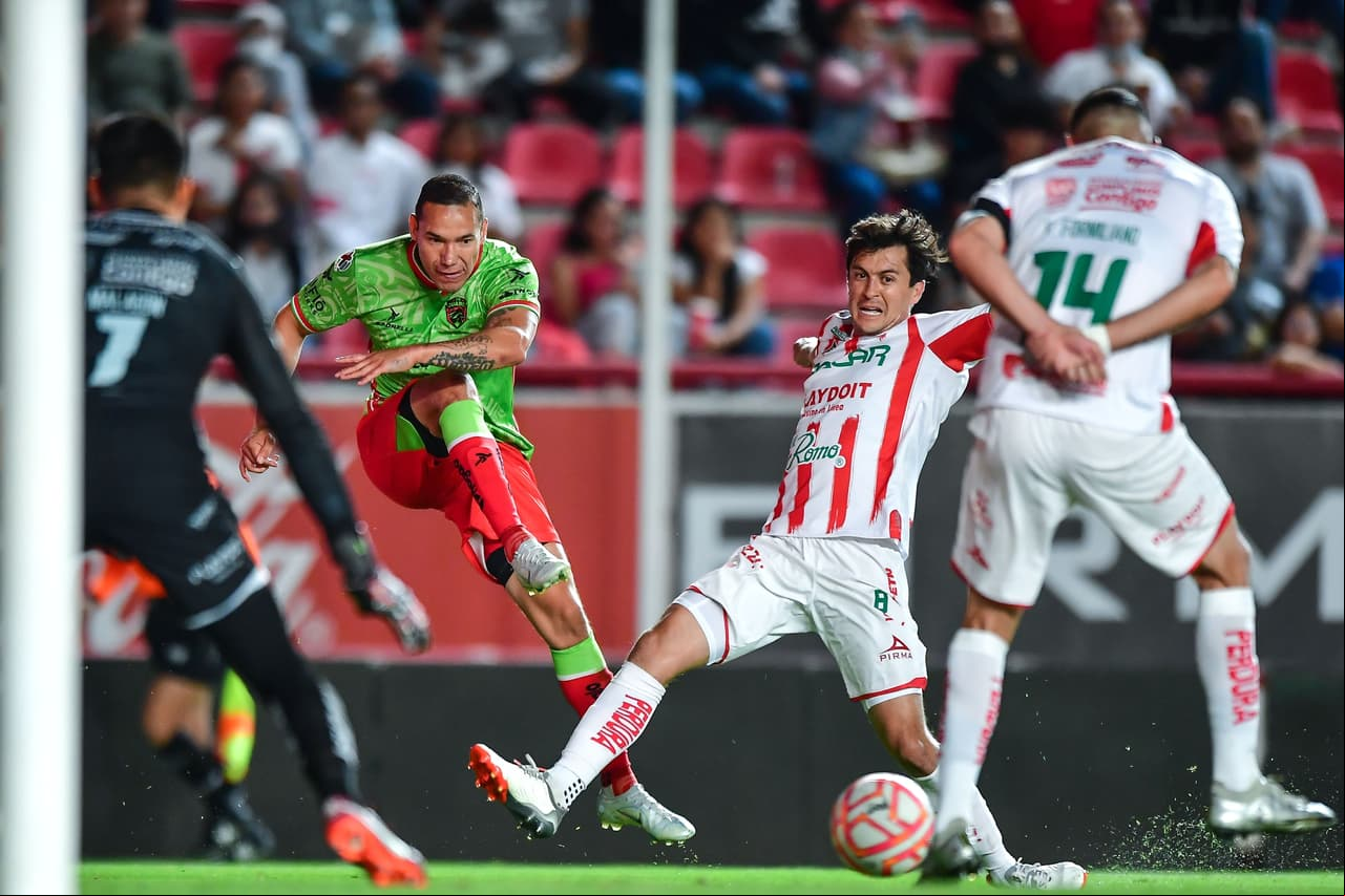 Con 10 jugadores, Necaxa derrotó a FC Juárez en Aguascalientes gracias a un golazo de Facundo Batista al final de la primera parte. Édgar Méndez salió expulsado al 72’, y pese a que Bravos encimó no pudo encontrar el empate en la Jornada 4 del Apertura 2022.