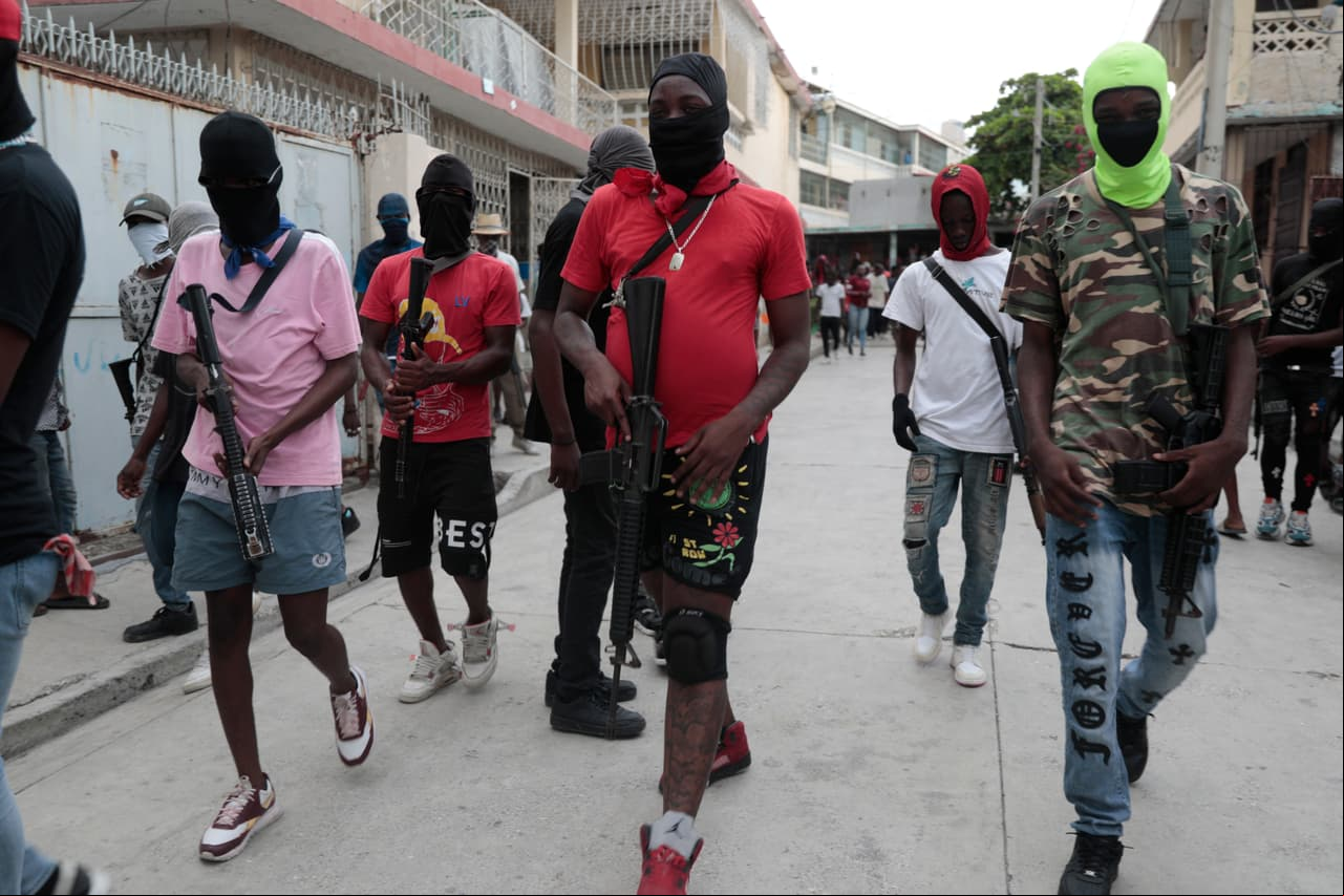Qué implica la decisión de la ONU de enviar un despliegue de fuerzas dirigido por Kenia a Haití para frenar la violencia de bandas