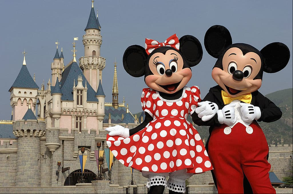 Desde los años 40, Disney tenía la idea de construir un parque de atracciones para que sus empleados y sus familias pudieran divertir en su tiempo libre.