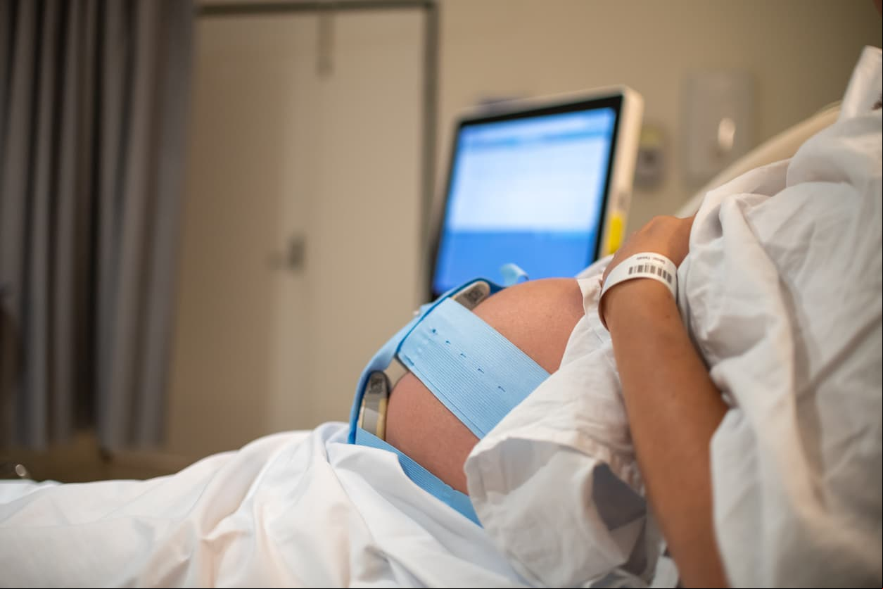 Kourtney Kardashian reveló que tuvo que ser sometida a una cirugía fetal: ¿qué es y cómo se practica este procedimiento?